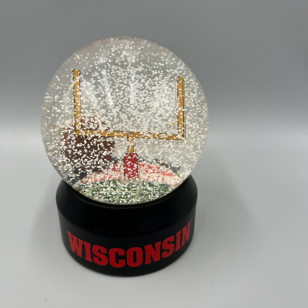 5" University Of Wisconsin Badgers NCAA Football Snow Globe. Christmas Goal Post